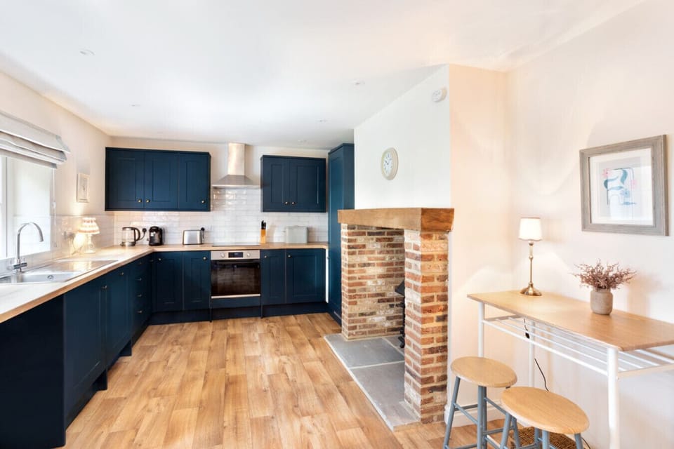 Enjoy self-catering Ripon stays with a kitchen warmed by a log burner – perfect for dog-friendly group holidays near Yorkshire Dales.
