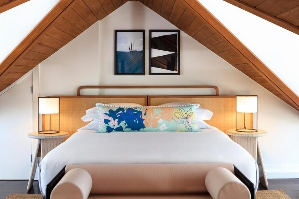 Unit with King bed. Exact unit will be assigned upon arrival. Views, colors, and decor may vary.