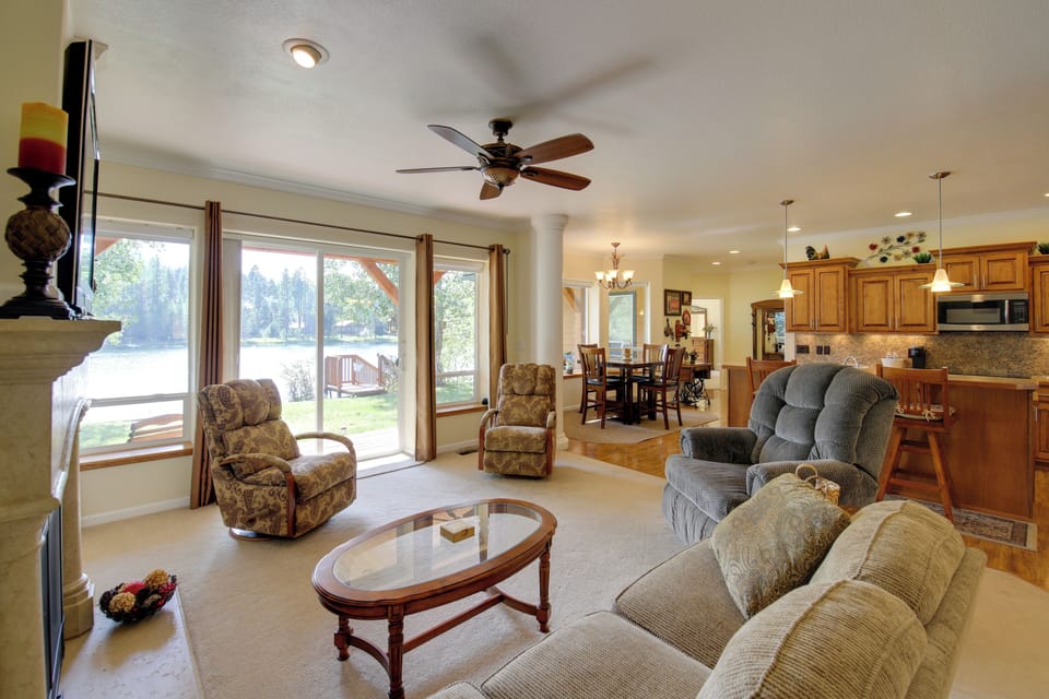 Living Room | Central Heating & A/C | Decorative Fireplace | Free WiFi