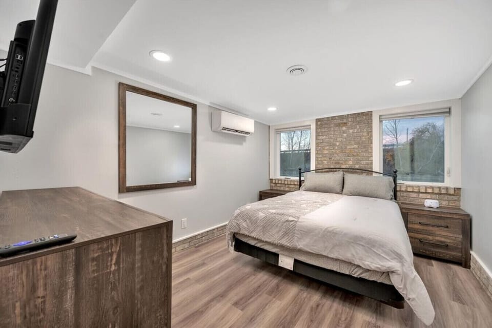 4th Bedroom - Spare Bedroom Unit # 2 Queen Bed