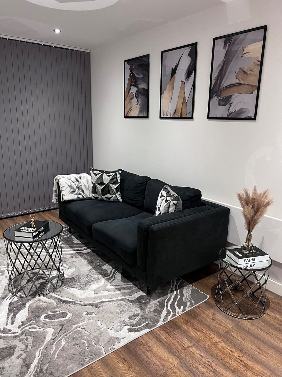 Living Room / Lounge