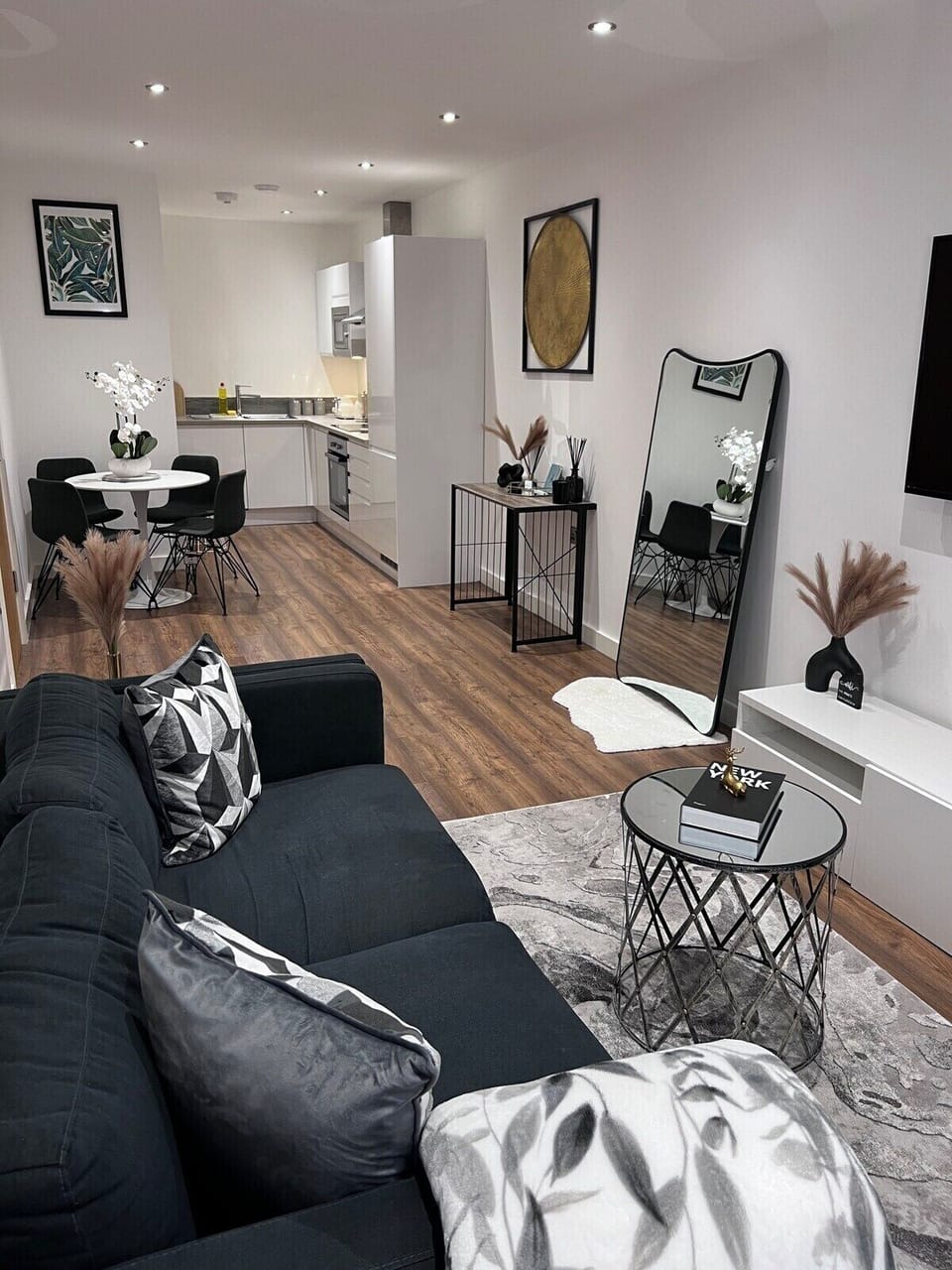 Living Room / Lounge