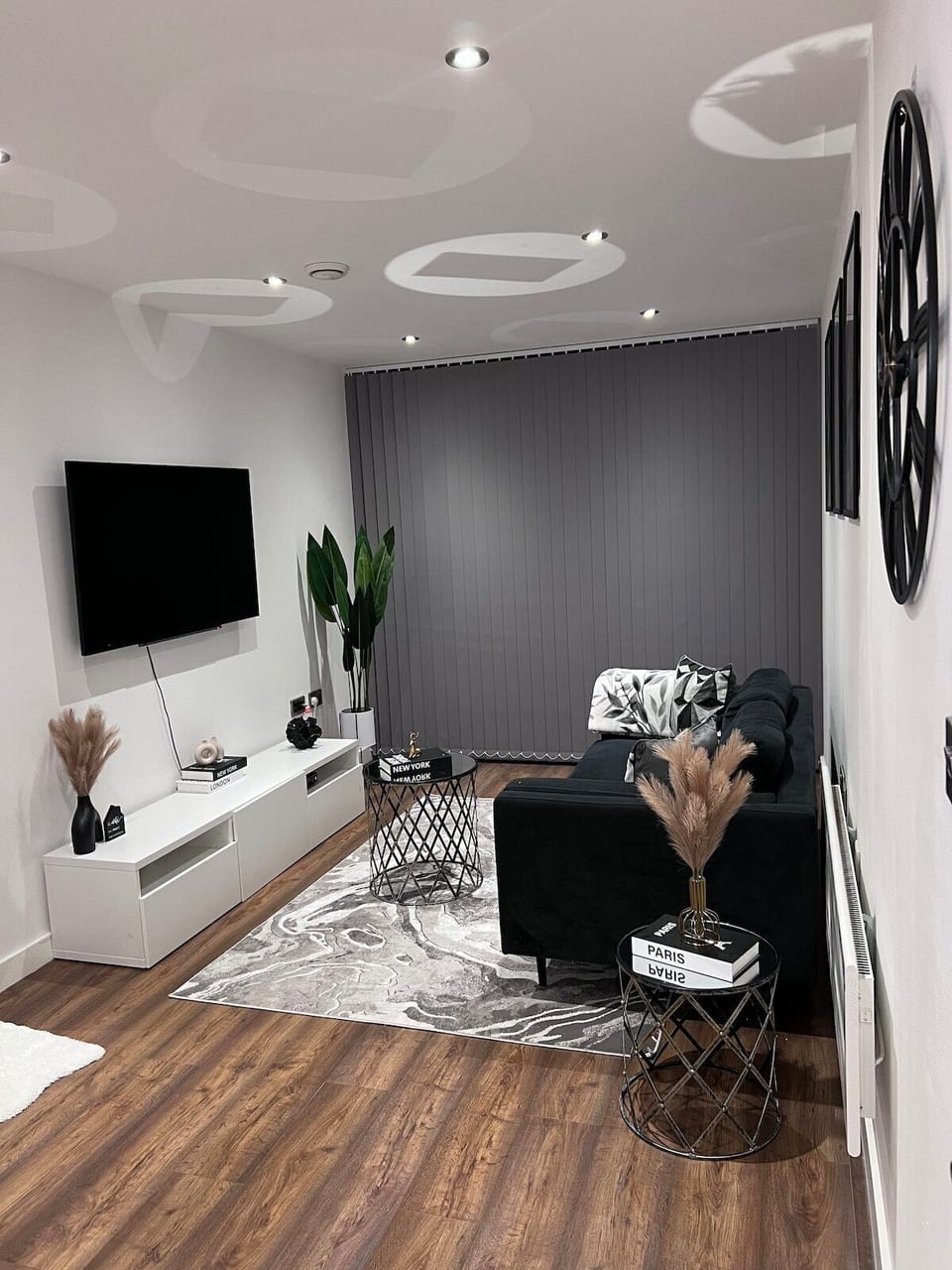 Living Room / Lounge