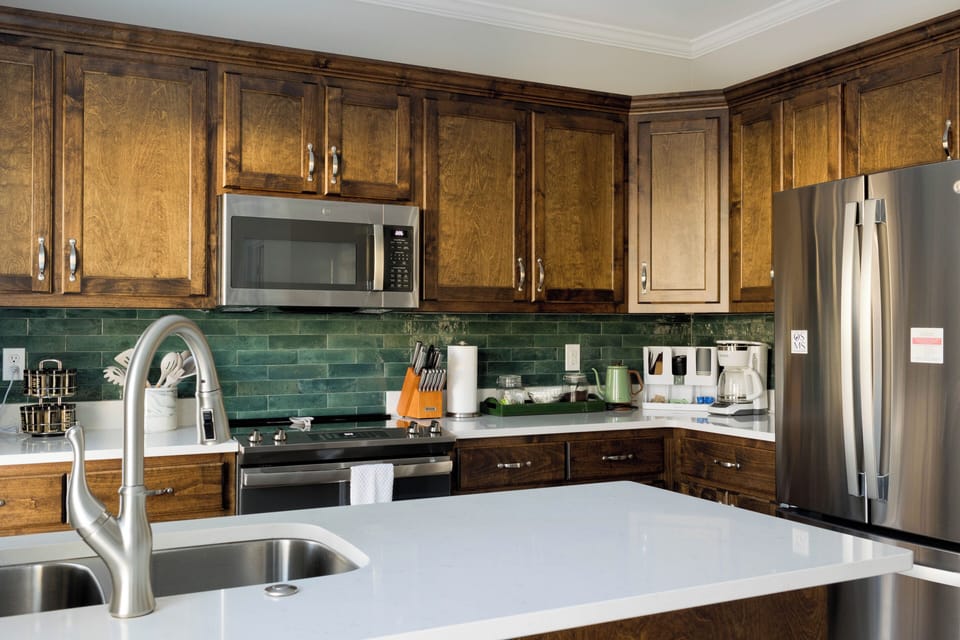 Kitchen: Whip up delicious meals in this stylish kitchen with quartz counters and modern appliances!