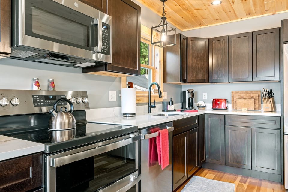 Get ready to whip up meals with our complete set of kitchen appliances.