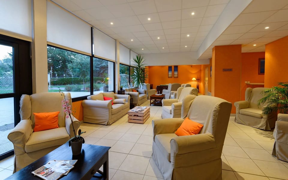 The welcoming lobby provides a lounge area for guests to relax.