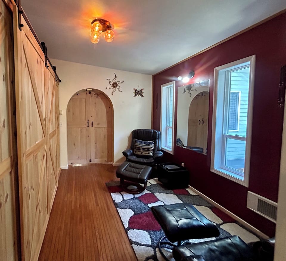 Private sitting area joined to master bedroom