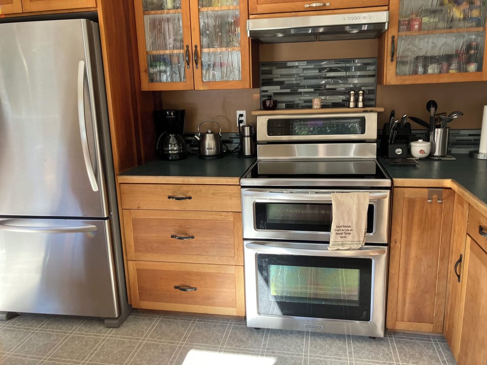 Small upper oven large lower oven