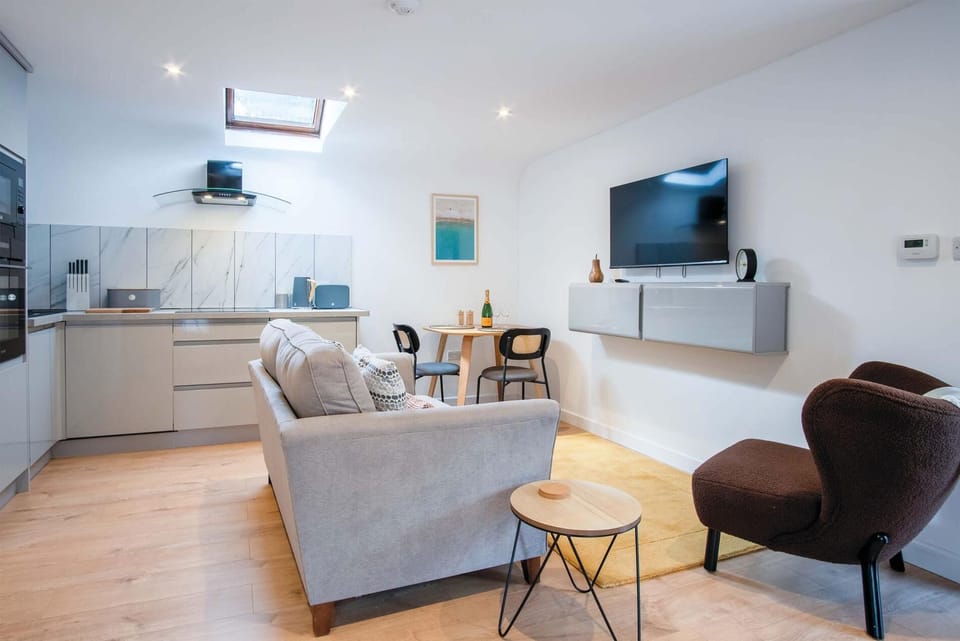 The Lobster Pot - 1 Bedroom Apartment - Tenby (23696)