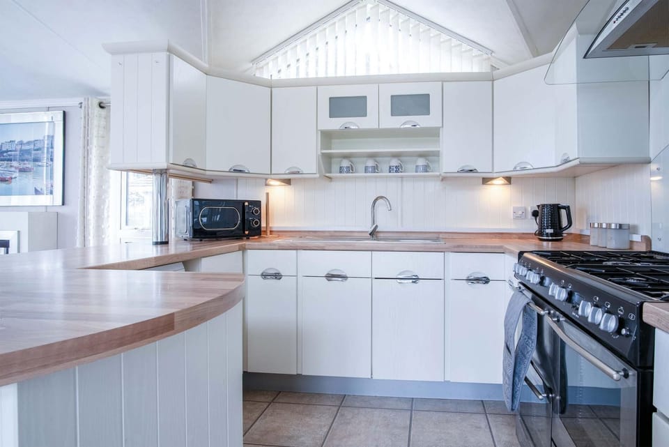 2 Manor Lodge - 2 Bedroom Lodge - Pendine (23738)