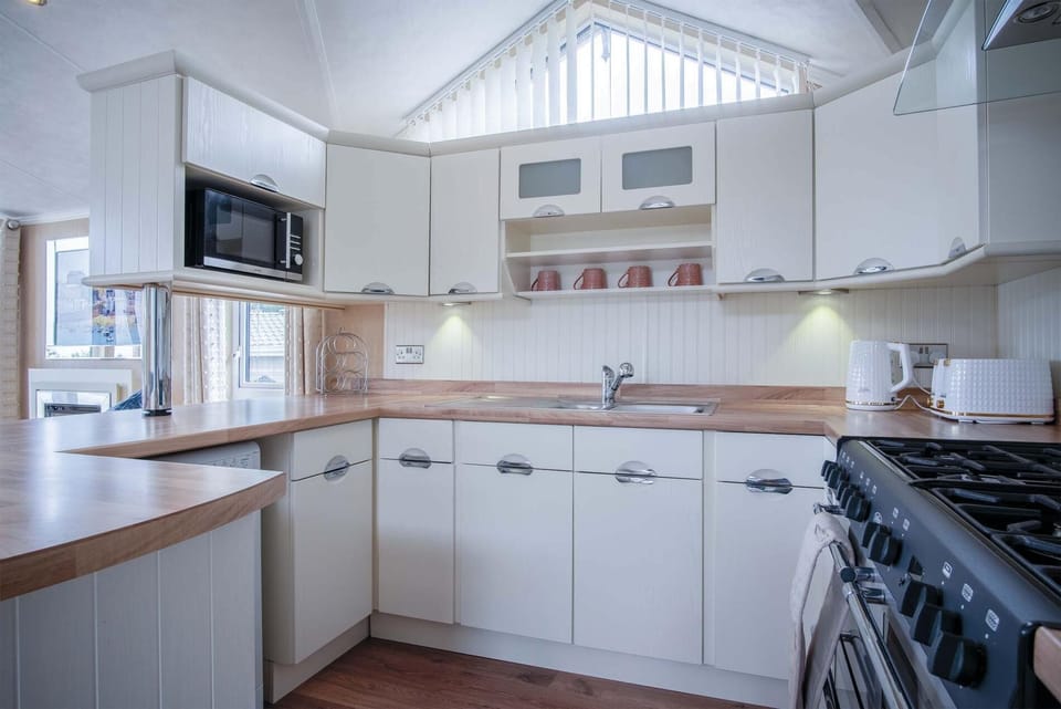 3 Manor Lodge - 2 Bedroom Lodge - Pendine (23782)