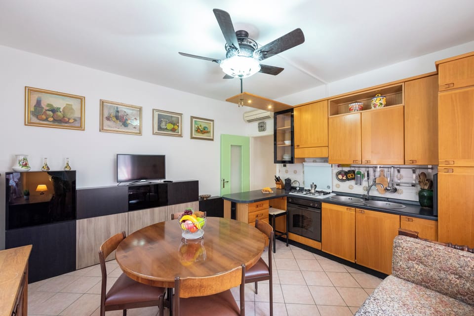 Kitchen and dining area