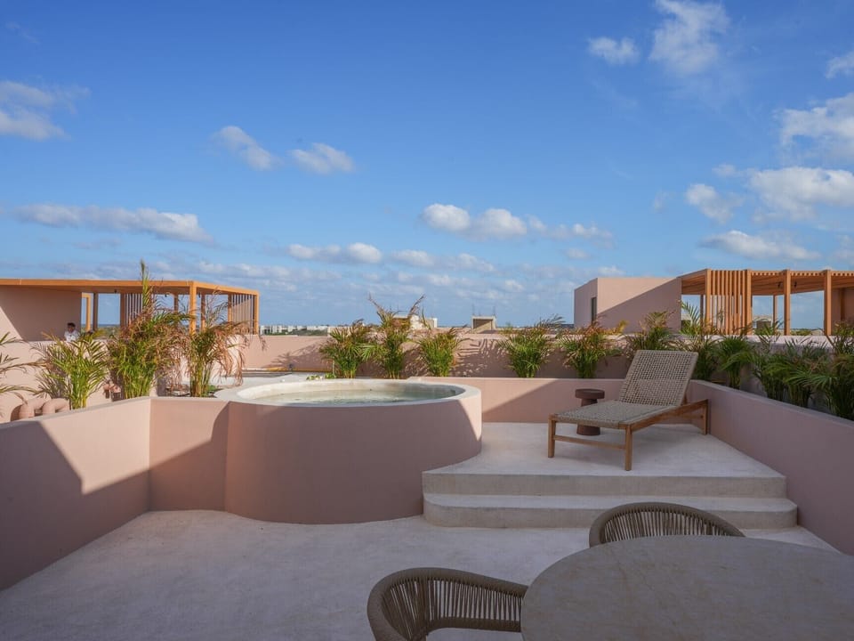 Aflora - 1 Bedroom Penthouse - Garden Views