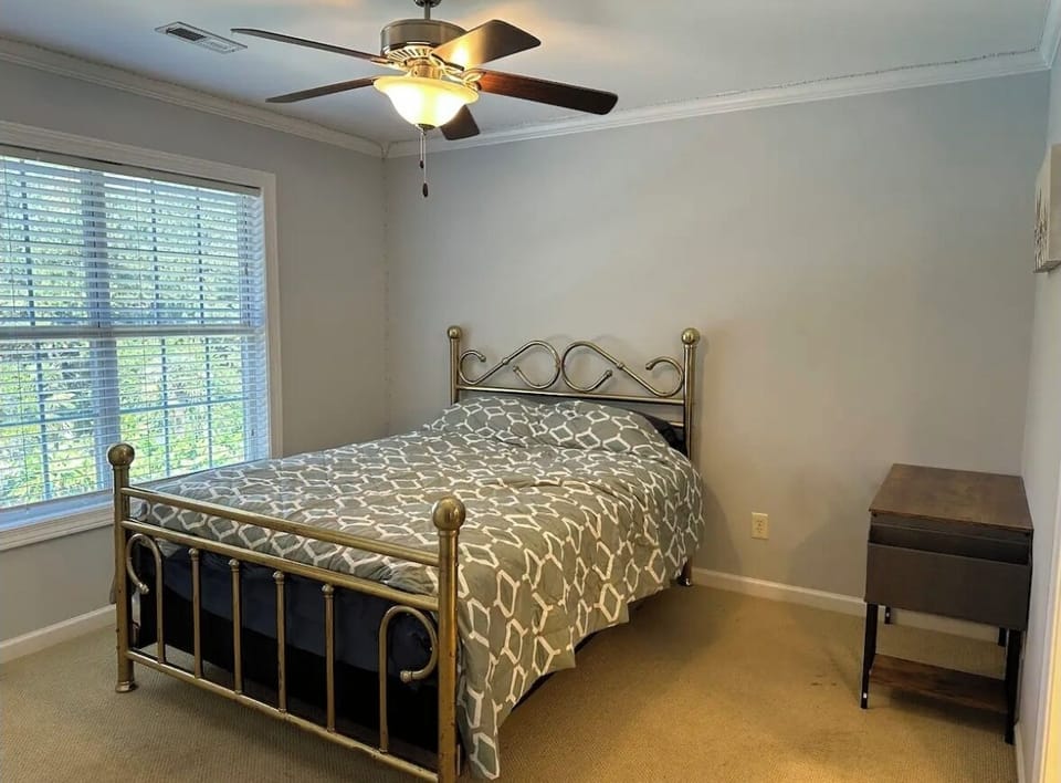 bedroom 2- 2 full beds