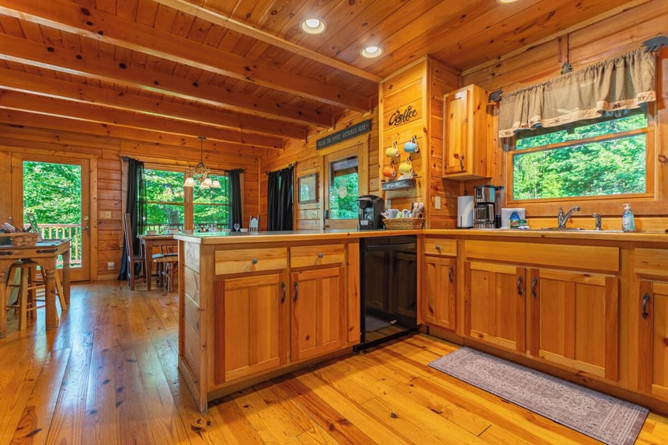 Sweet Bear Hideaway's fully-equipped kitchen