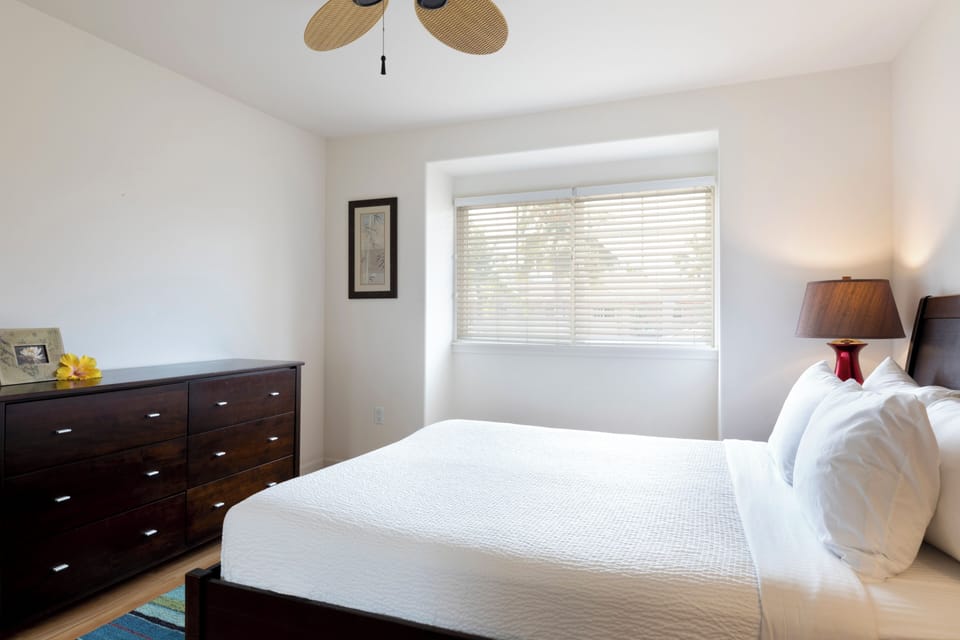 Guest bedroom with queen bed