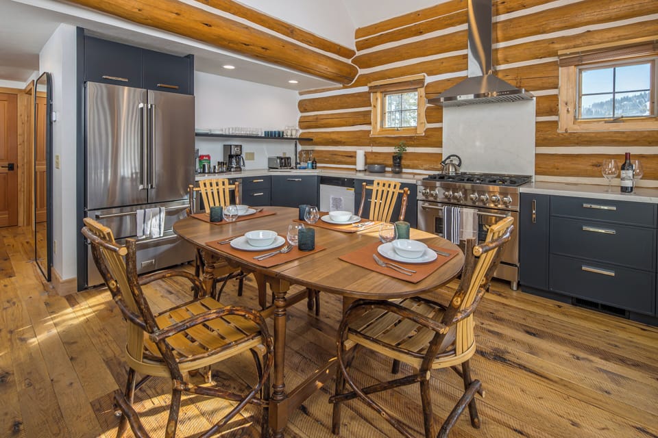 Kitchen dining area