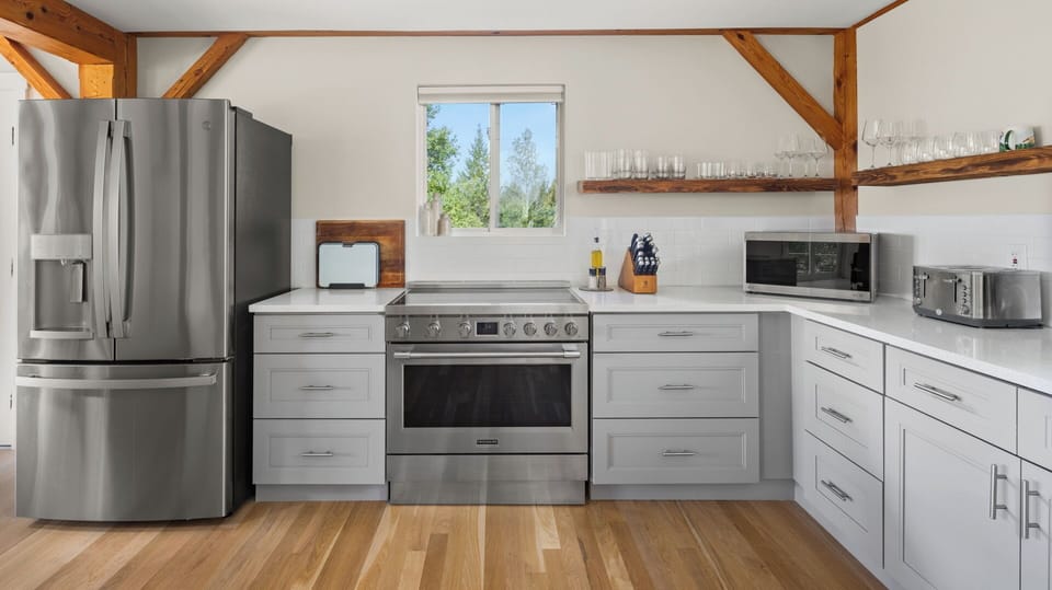 Fully stocked kitchen and appliances