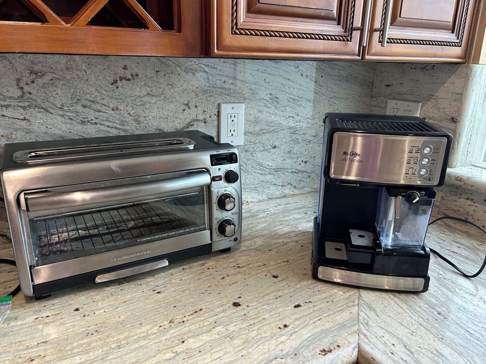 Toaster and Toster Overn all in one
Cappuccino and Latte Machine