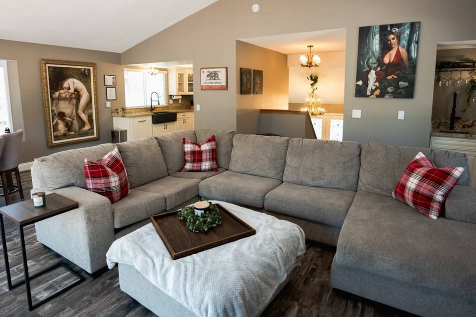 Living room, Kitchen