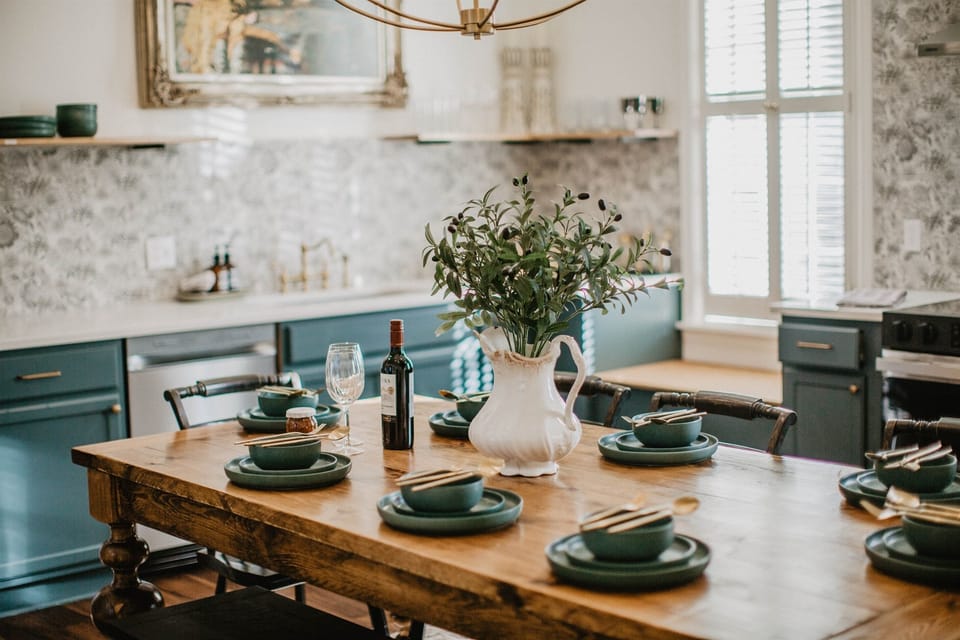 Huge, beautiful kitchen with all the essentials