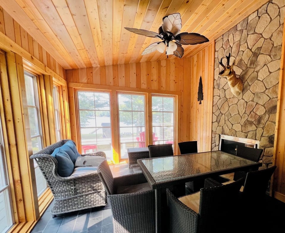 3-season porch/sunroom 