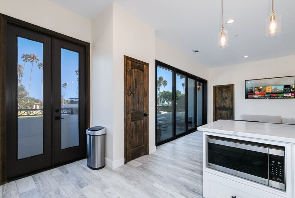 Multiple access to the balcony