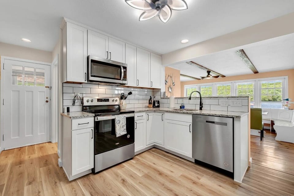 Full kitchen
