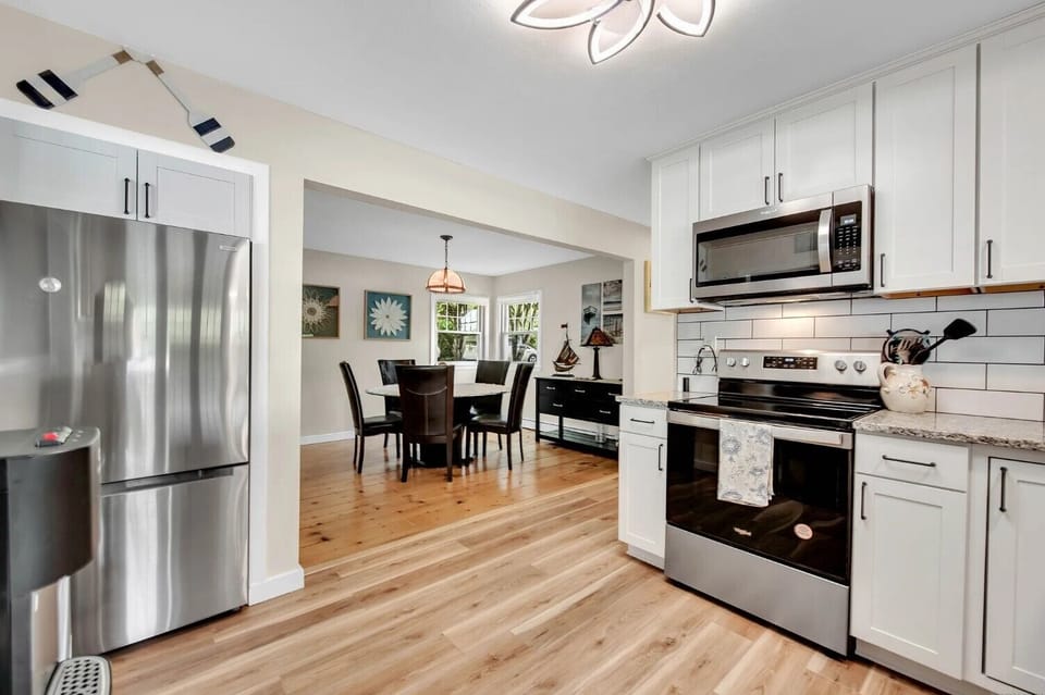 Full kitchen