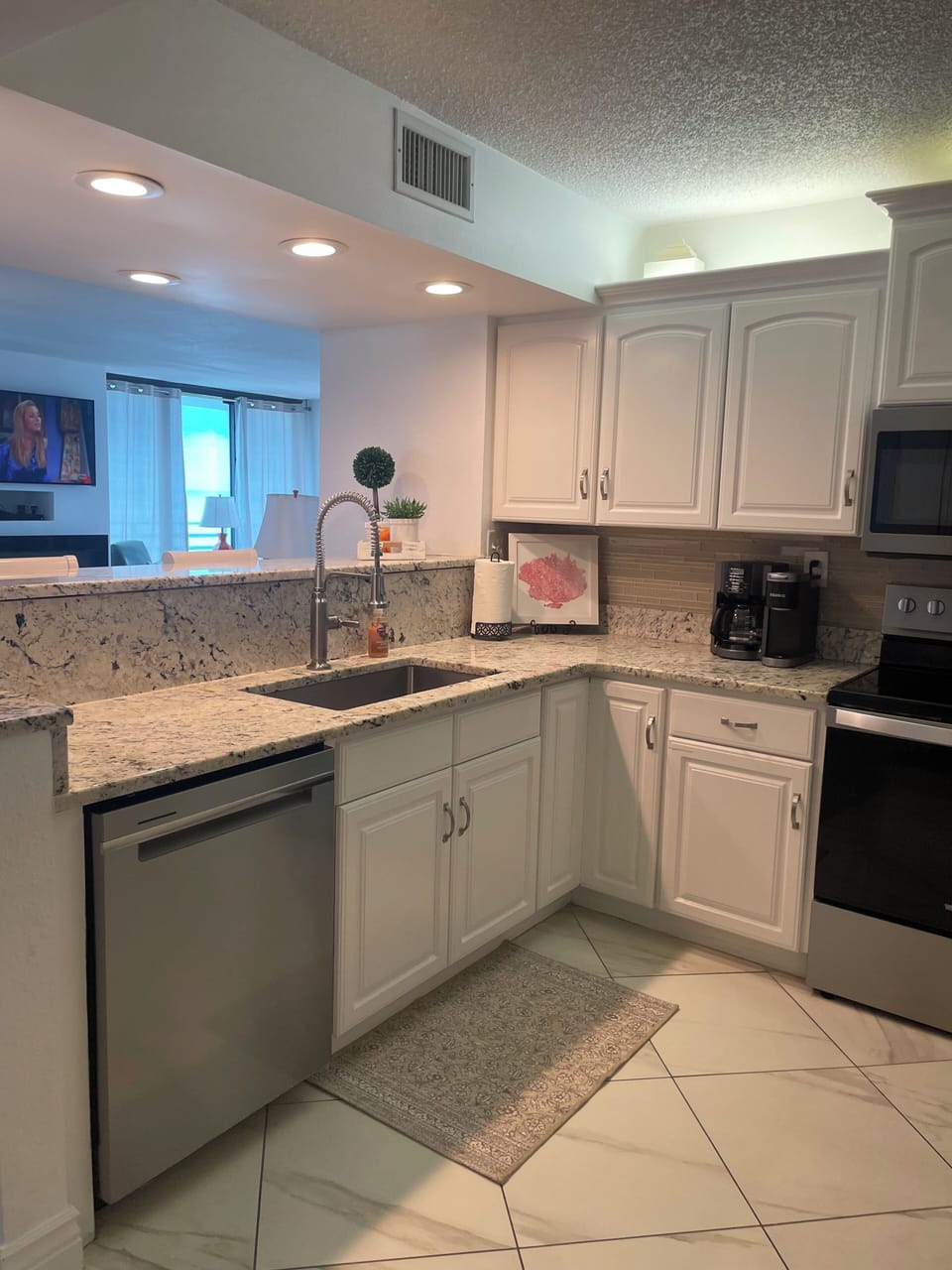 Full kitchen