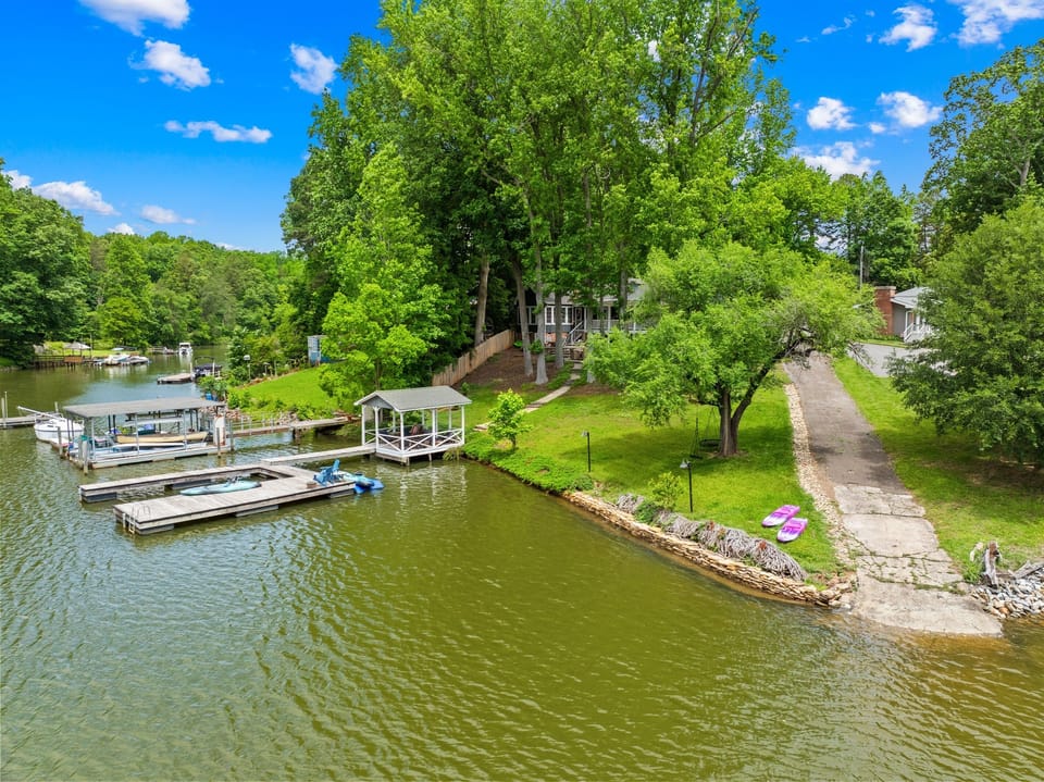 While on a quite cove, this home still offers the best of lakeside living. 