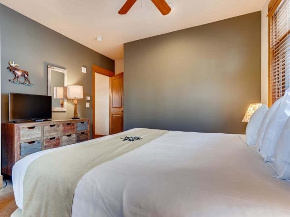Bedroom 4 - 4 Bedroom - Lone Eagle Condos