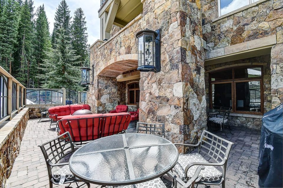 Outdoor Seating Area - Lone Eagle Condos