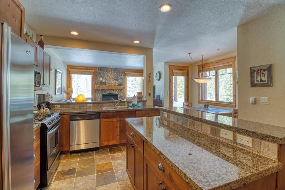 Kitchen - 2 Bedroom - Settler`s Creek 6524