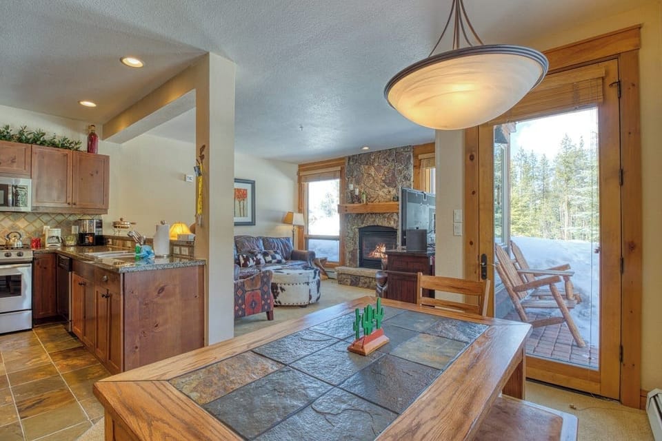 Dining Room Table - 2 Bedroom - Settler`s Creek 6524