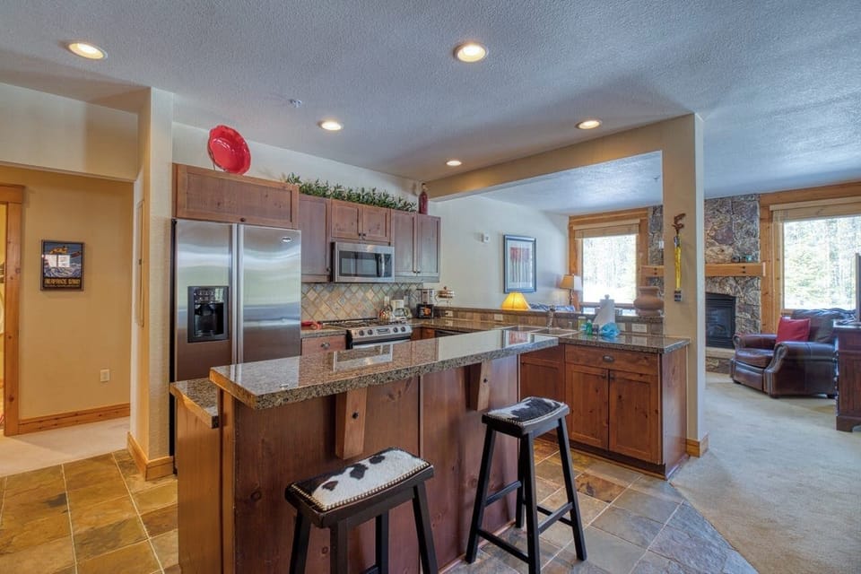 Bar Seating for Entertaining - 2 Bedroom - Settler`s Creek 6524