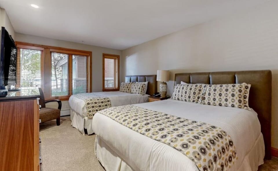 Lion Square Lodge at Lionshead Village