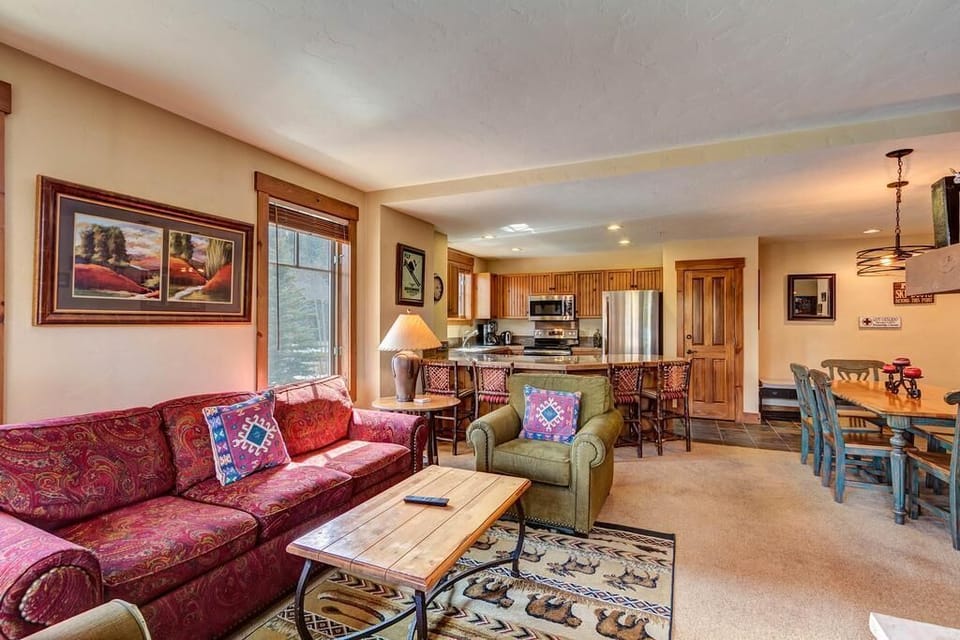 Breckenridge Mountain Thunder Lodge 2 Bedroom Living Room