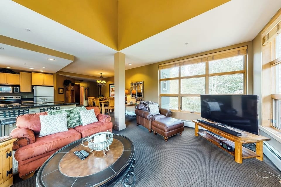 Keystone Silvermill Lodge natural light pours in