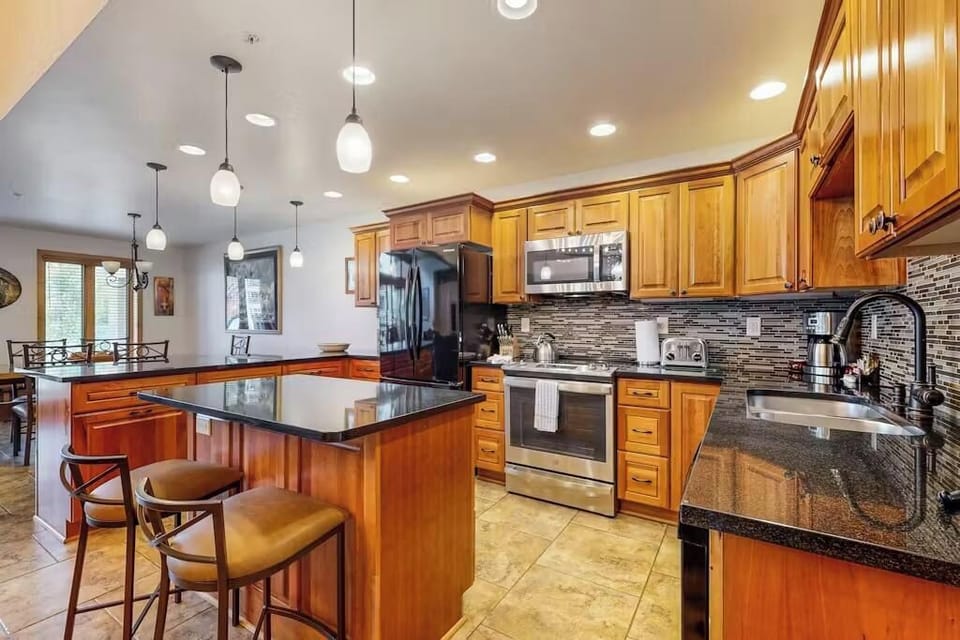 Lion Square 310E Kitchen