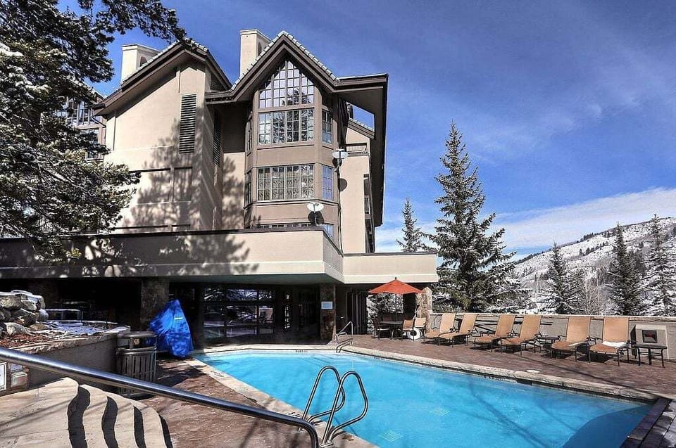Beaver Creek Pines Lodge Outdoor Heated Pool