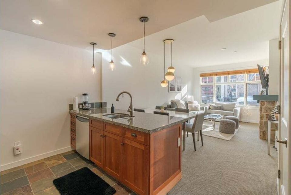 Kitchen- Capitol Peak Lodge 1 Bedroom- Gondola Resorts