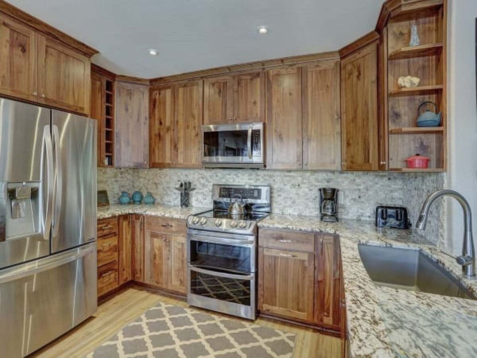 River Mountain Lodge 4 Bedroom Residence Kitchen