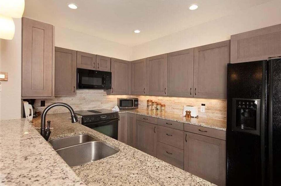 Kitchen - 2 Bedroom Ski-In Condo - Chateaux DuMont - Keystone CO