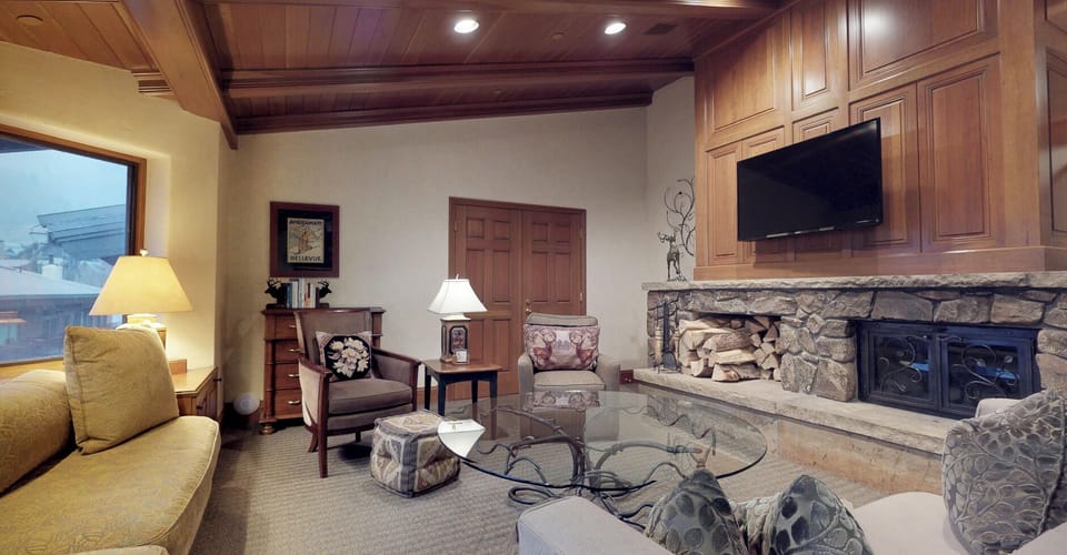 Vail Plaza Lodge Living room