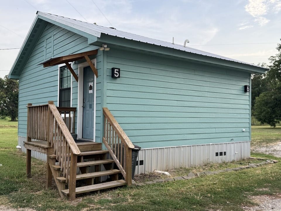 #5 Say What Circle exterior