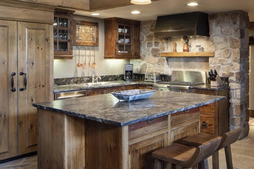 The Hythe Vail 4 Bedroom - Bedding & Decor Vary