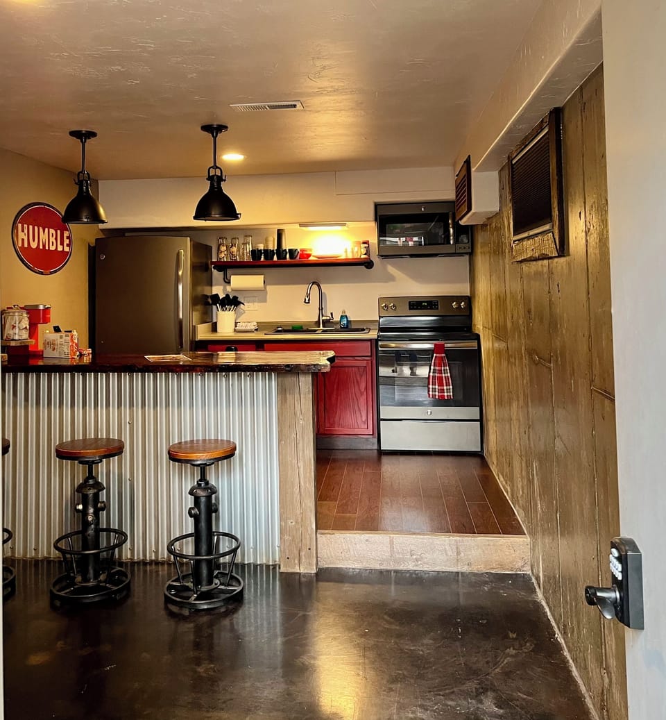 Mountain View Retreat - Kitchen