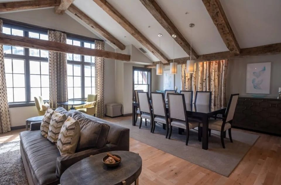 Inviting living area with high ceilings and plenty of space for gatherings.