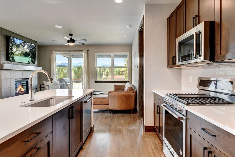 Fully Equipped Chef's Kitchen